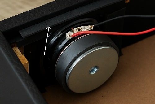 an image showing the vibration isolation of suitcase record player