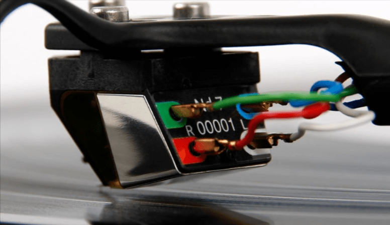 an image showing zoomed in terminals of a cartridge