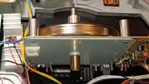 An image showing the motor view after opening turntable's body