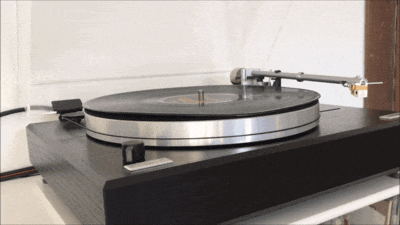 an gif showing showing how warped record looks like