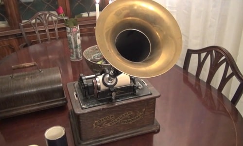 an image showing a closer look of horn